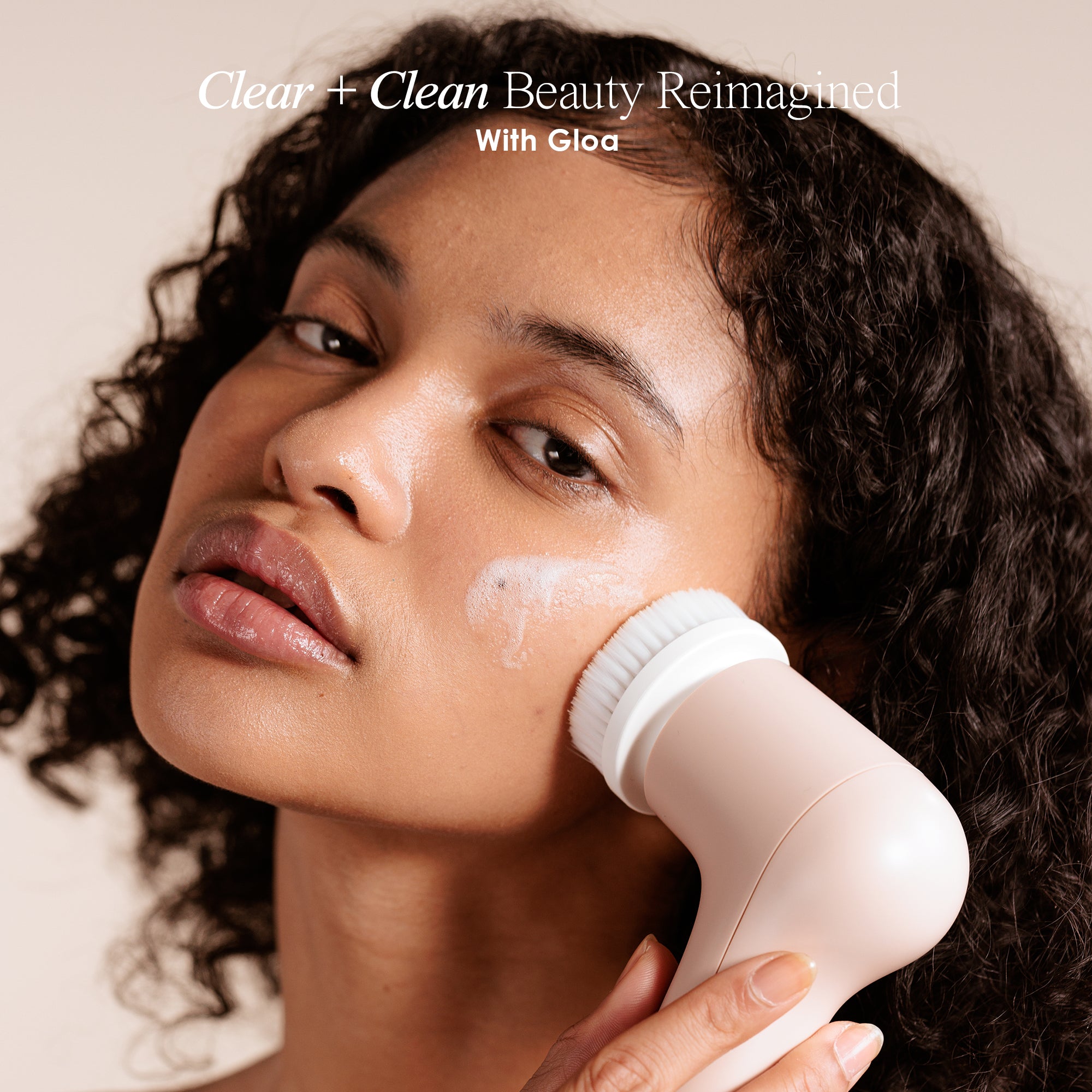 Gloa Face and Body Cleansing Brush Gently removes deep-seated impurities for refreshed, radiant skin.